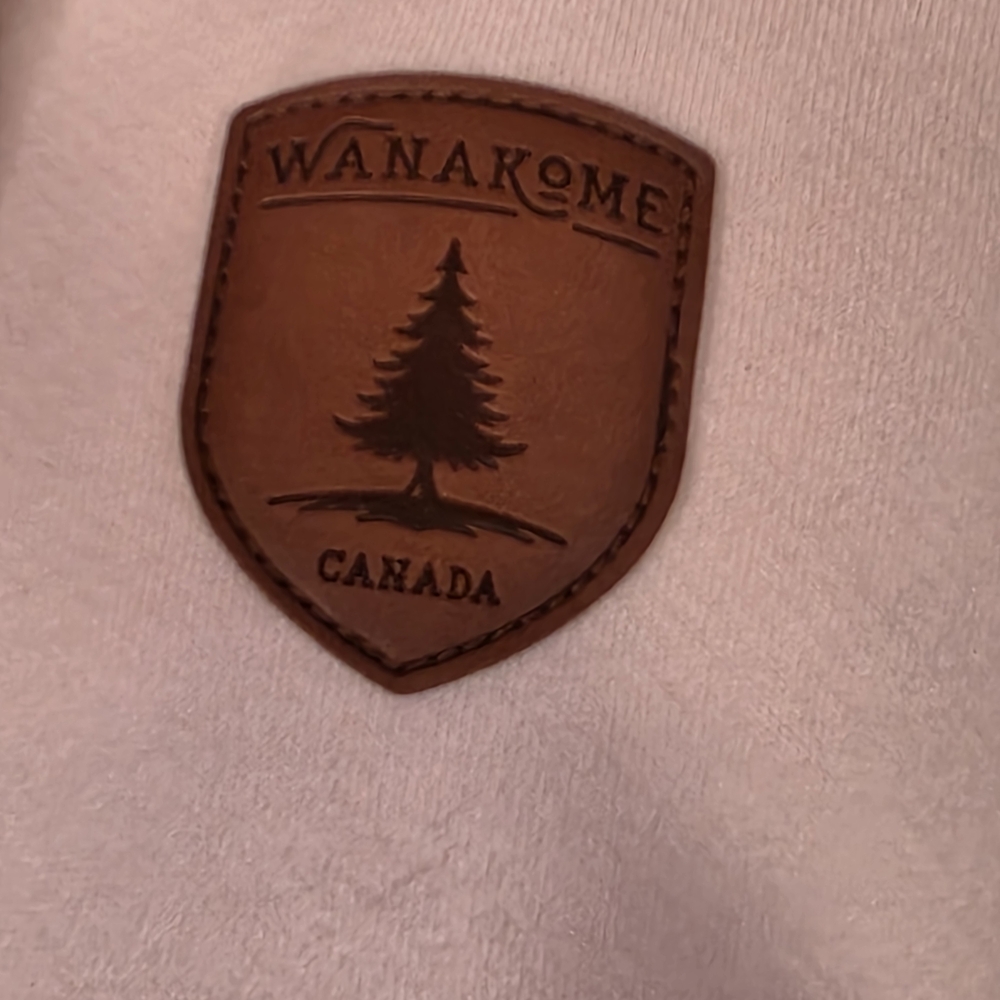 Wanakome Light Pink Sweatshirt with Brown Patch - Picture 2 of 5